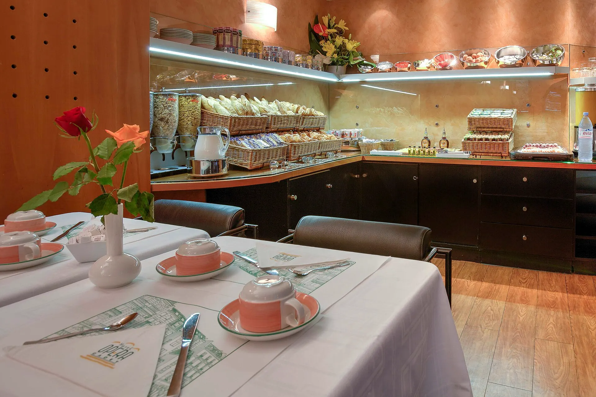 Restaurant-Frühstück – Symbolbild