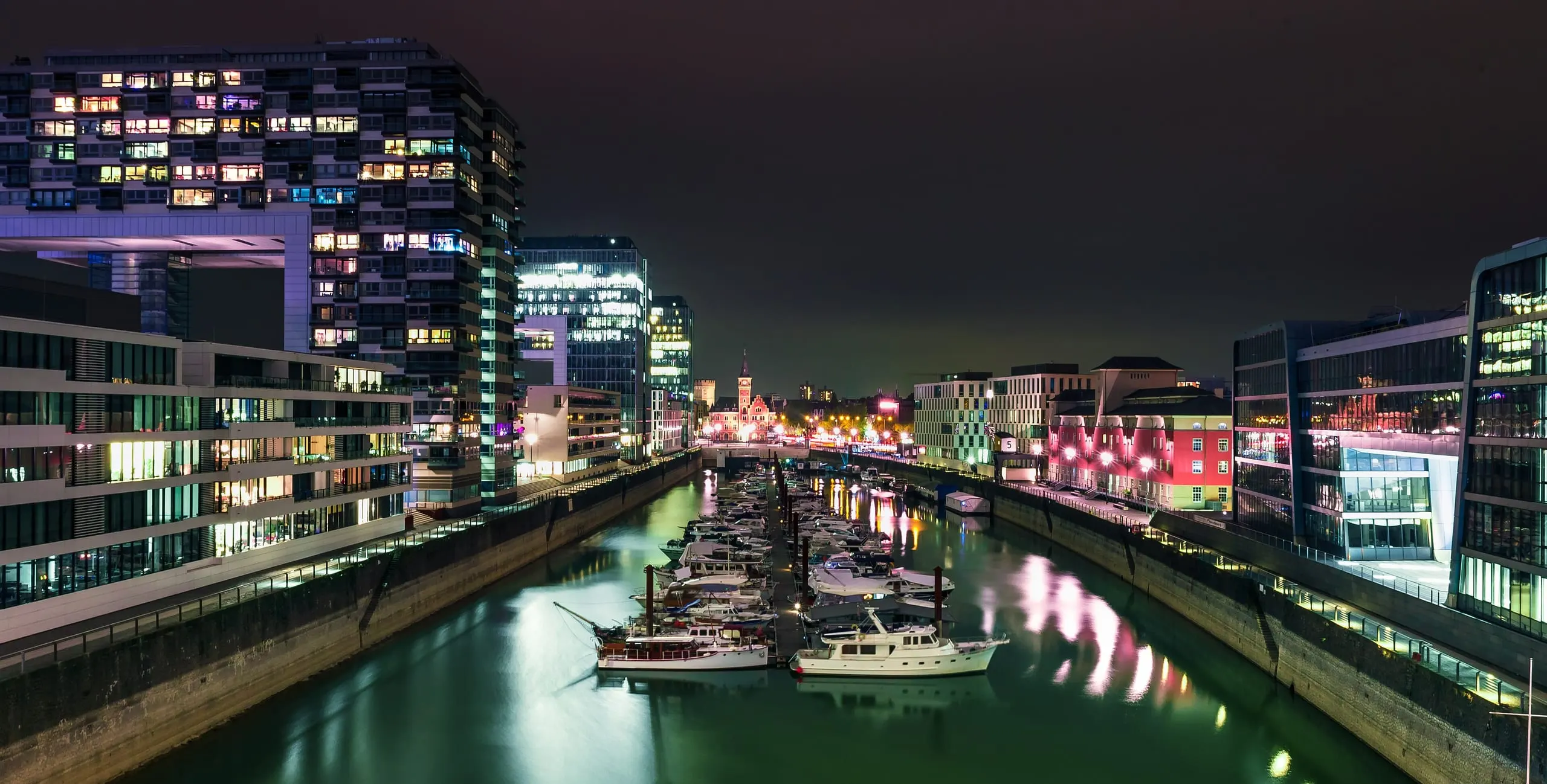 Rheinauhafen Köln bei Nacht, Blick von der Severinsbrücke