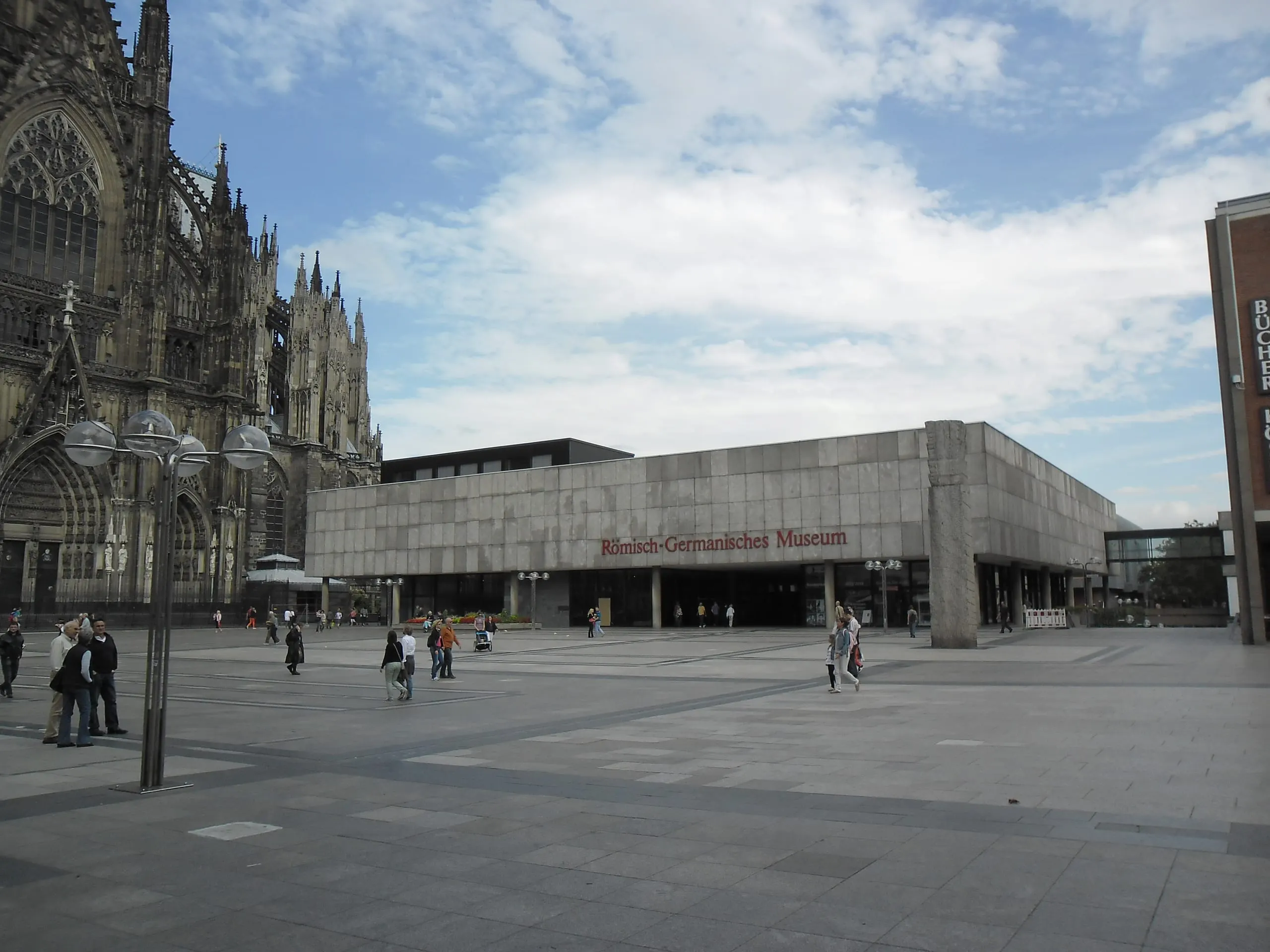 Römisch-Germanisches Museum Köln, Außenansicht