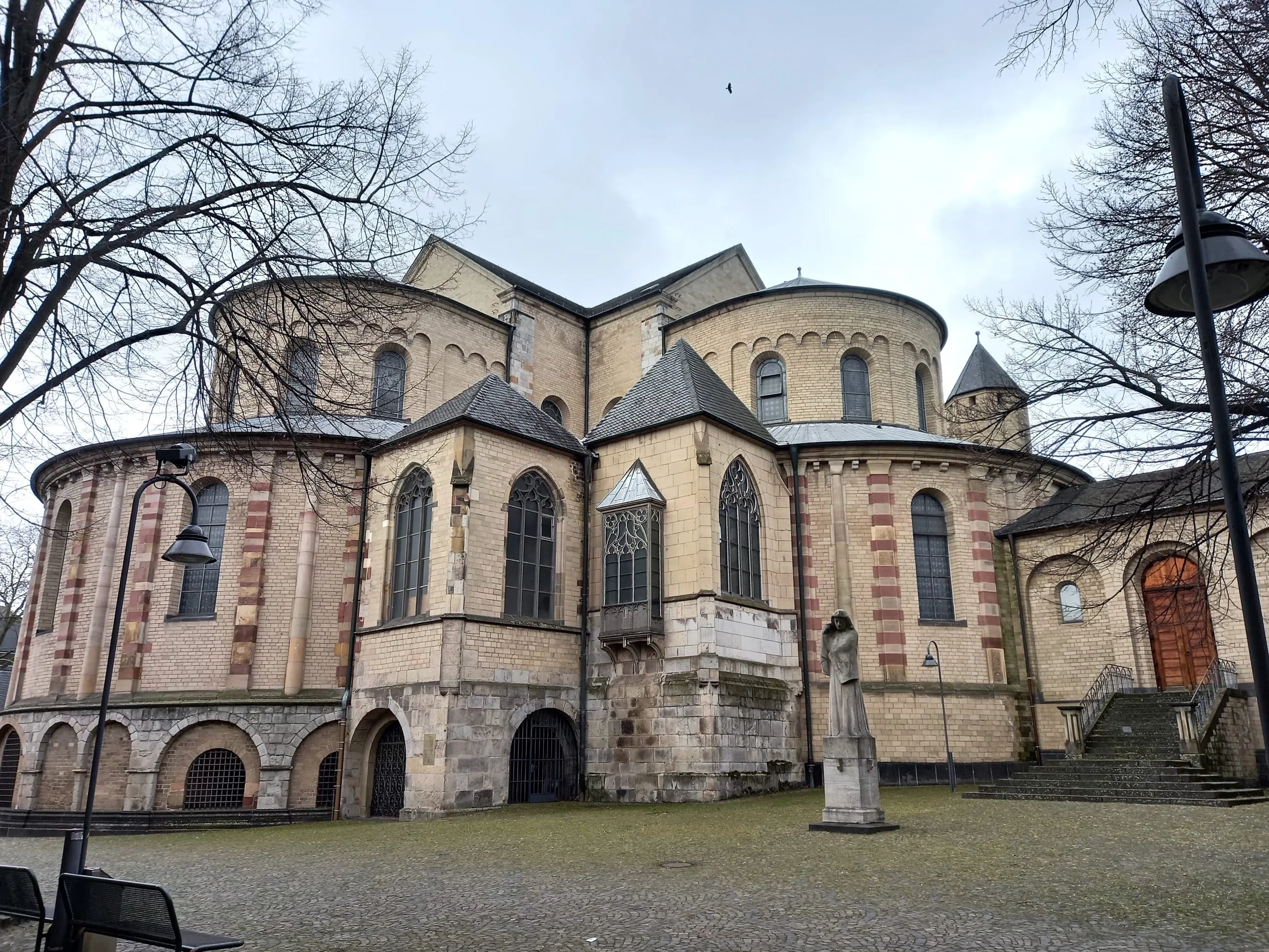 St. Maria im Kapitol in Köln, die Dreikonchenanlage von Osten